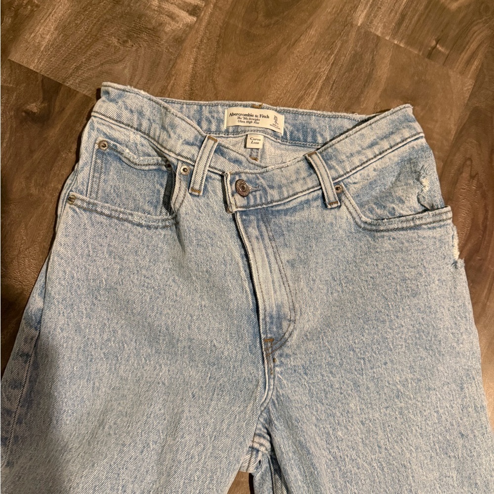 Abercrombie & Fitch Light Wash Straight Leg Jeans - Picture 2 of 4
